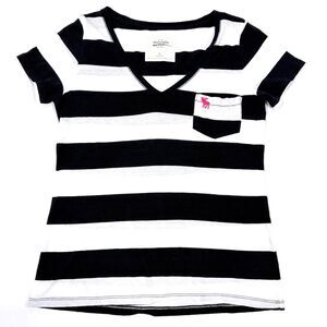 Abercrombie & Fitch Navy and White Stripe Pocket T-Shirt - Medium